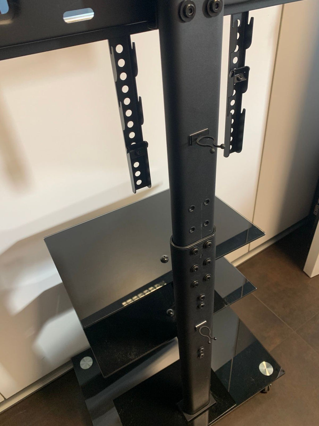 Carrello porta TV Runner con staffa regolabile