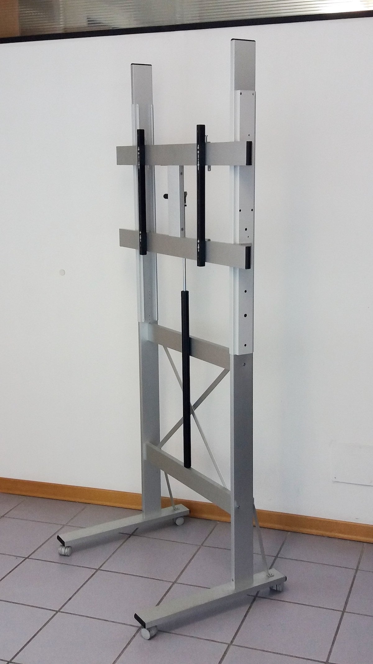 Carrello porta televisione a piantana Derrell